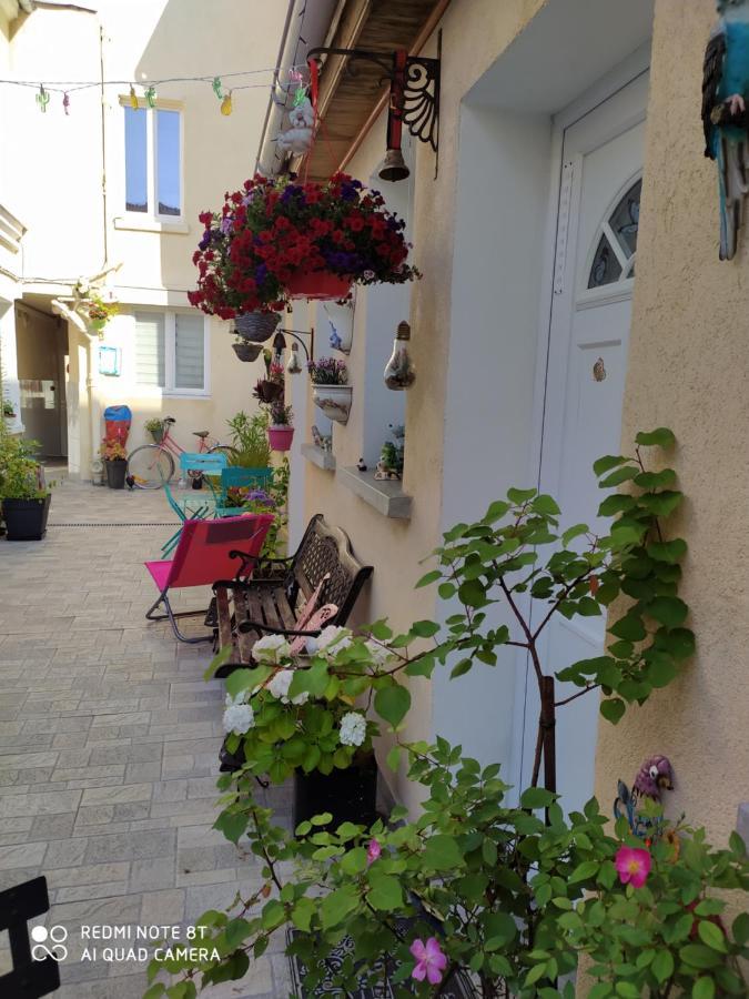 Les Coquelicots Hotell Montrouge Eksteriør bilde